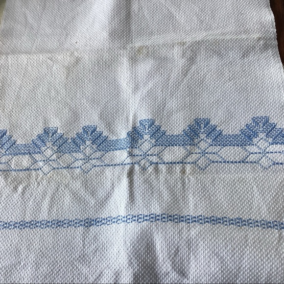 Stand runner - Picture 2 of 2